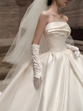 Vintage Ball Gown Strapless Sleeveless Lace Wedding Dress HZ1024
