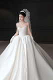 Simple Elegant Ball Gown Strapless Satin Applique With Veil Gloves Long Wedding Dresses HZ1024